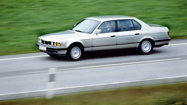 Představení BMW v Československu v roce 1988. Ukázalo se i dvanáctiválcové 750i