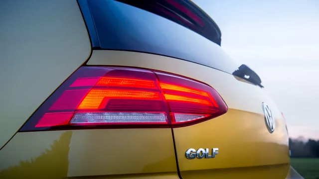 Volkswagen je pod tlakem. Nová generace Golfu má problémy se softwarem
