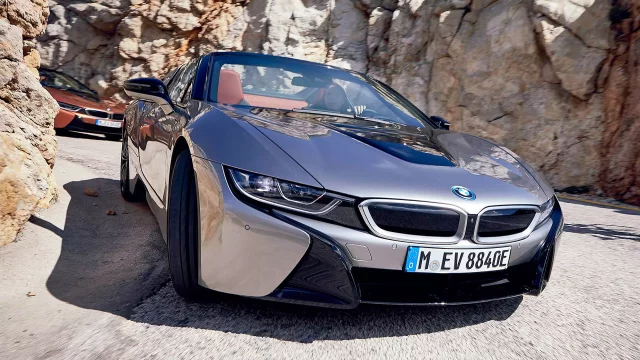 Alpina vyvinula BMW i8 o výkonu 460 koní. Výrobu zatrhlo vedení