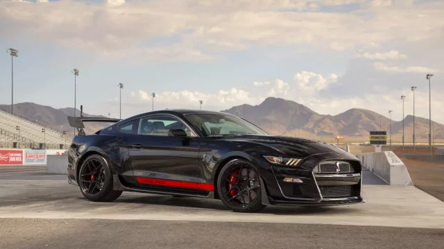 1 300 koní za 4,7 milionu. Shelby uvádí novou úpravu Code Red pro nejnovější GT500