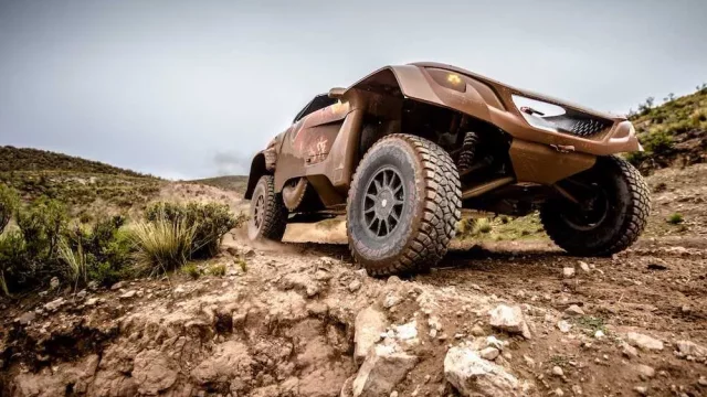 Peugeot se opět umístil na prvním a druhém místě. Šestou etapu Dakaru vyhrál Carlos Sainz