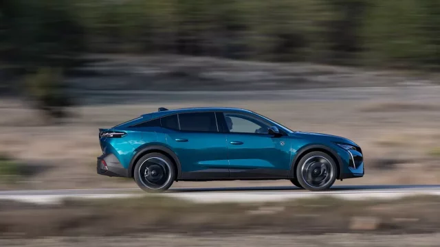 Budou Češi s novým Peugeotem 408 spokojeni? Rozhodne cena.