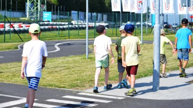 Děti se za týden vrátí po půl roce do škol. Na co si dát pozor?