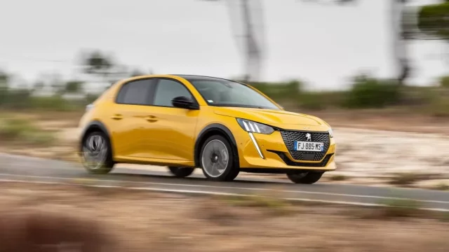 Peugeoty 208 a 2008 mají nový volič převodovky, podobný jako Škodovky