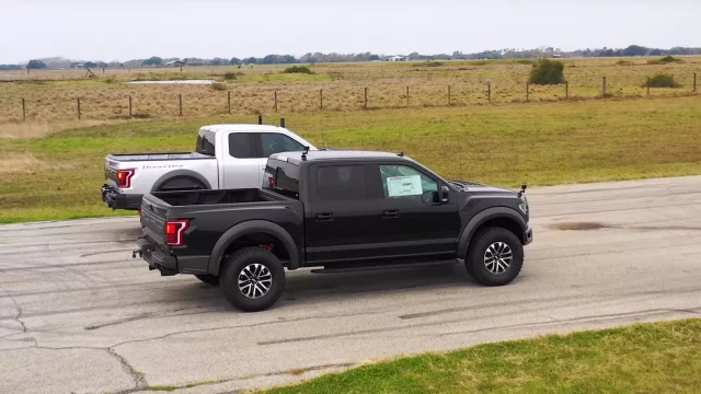 Ford Raptor dostal od tunera brutální V8. Sériovou verzi s V6 přímo znemožní