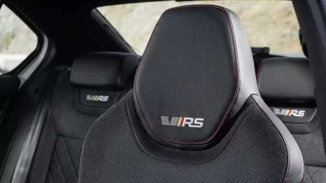 Jak správně nastavit opěrku hlavy? Polovina řidičů to dělá špatně!