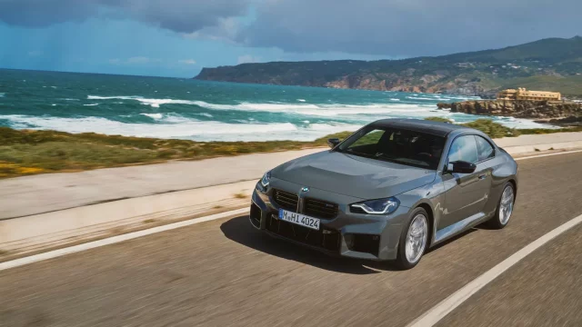 Nejlevnější sporťák od BMW M má po faceliftu. Je výkonnější a ponechal si manuál