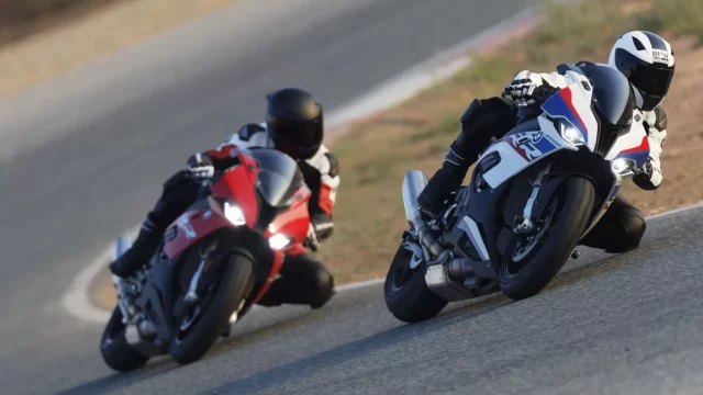 Naučte se chápat motorkáře: Co by měl každý řidič auta vědět o jezdcích?