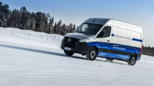 Mercedes-Benz eSprinter: Jakým utrpením musí projít elektrická dodávka za polárním kruhem?
