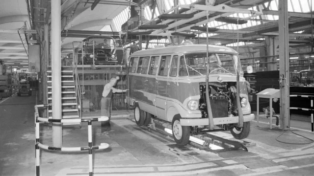 Mercedes oslavuje, v Düsseldorfu staví užitkáče už 60 let