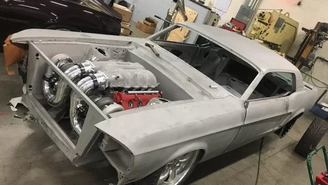 Ford Mustang jedině s motorem V8! Tento má ovšem dvě turba a pochází z Ferrari