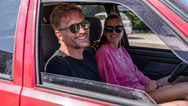 Hvězda reality show Survivor vyrazila starým Favoritem až do Finska