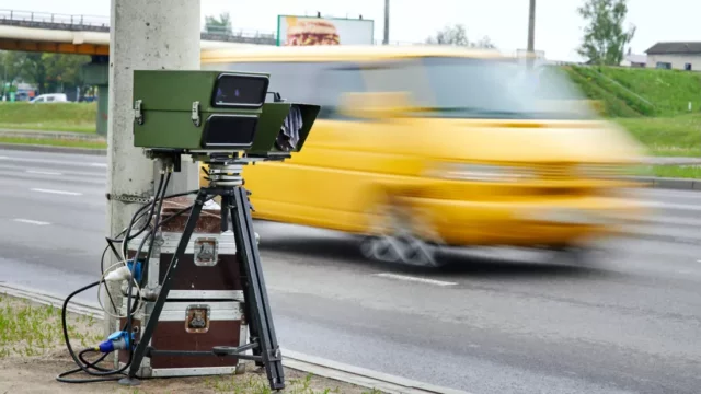 Spravedlnost existuje. Starosta, jehož město nezákonně měří rychlost, je ve vazbě