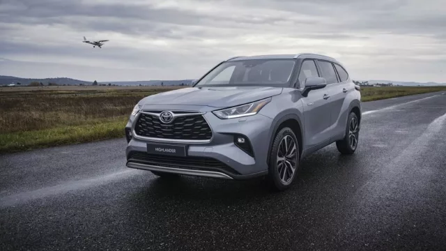 Japonské automobilky se spalovacích motorů nevzdávají, zvažují biomasu k výrobě paliva