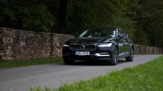 Volvo S90 T8 Twin Engine: Dlouhý, Široký, Bystrozraký