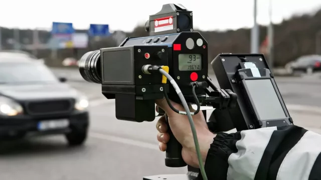 Další skandál s nezákonným měřením rychlosti. Soukromý subjekt dostával 30 % z pokut!