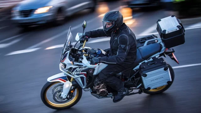 Motorkáři jsou na silnicích nejohroženější účastníci. Jak začít novou sezónu bezpečně?