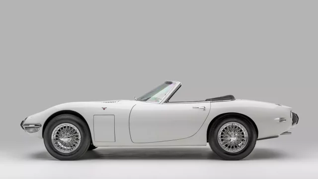 Nejoblíbenějším autem Jamese Bonda překvapivě není Aston Martin, ale tenhle neznámý sporťák