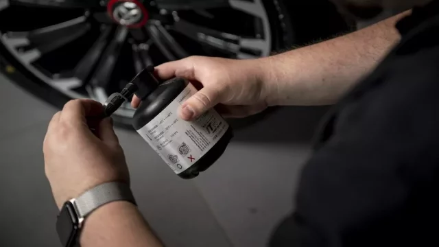 Co dělat při defektu pneumatiky: Je lepší rezerva, nebo lepicí sada?