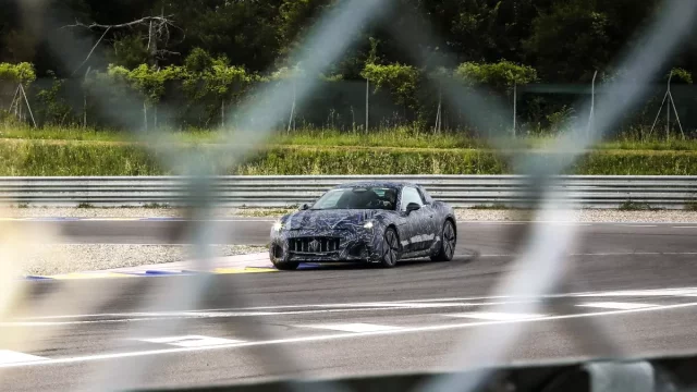 Italové ukazují novou generaci sporťáku s nejlepším zvukem na světě, nově bude elektrický