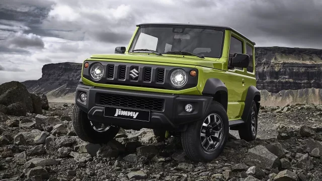 Suzuki Jimny se poprvé předvádí v terénu. Neuvěříte, co tahle krabička dokáže