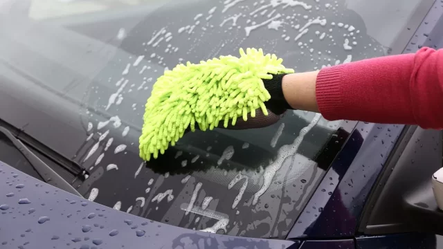 Jak připravit auto na jaro? Poradíme, jakou péči mu dopřát po tuhé zimě