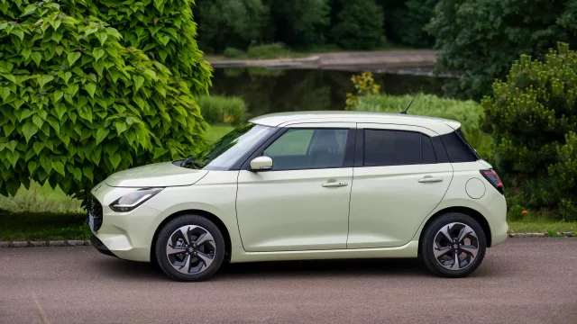 Malá šikovná čtyřkolka za pár šupů i velké SUV pro rodiny. Suzuki má pohon 4x4 ve všech velikostech