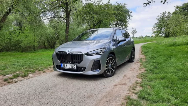 Test BMW 230e xDrive Active Tourer: Dokolaného plug-in hybridu, jehož jízdní vlastnosti jsou velmi překvapivé