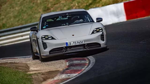 Porsche Taycan získalo nový rekord, je nejrychlejším elektromobilem na Nordschleife
