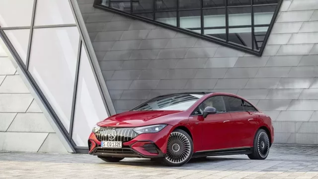Mercedes zahajuje prodej nového modelu EQE