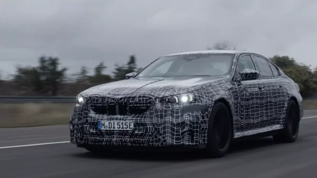 Nové BMW M5 má mít 718 koní a obrovskou nadváhu. Hovoří se o hmotnosti přes 2,4 tuny
