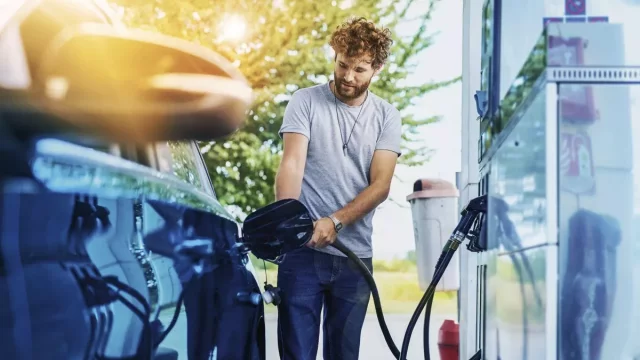 DKV vstupuje do fleetového byznysu a nabídne řidičům firemních vozů tankovací kartu