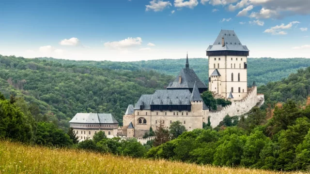 Karlštejnsko není jenom hrad Karlštejn. Co dalšího v regionu navštívit?