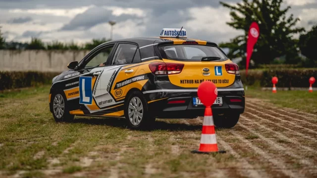 Tři pokusy na získání řidičáku musí stačit. S pravidlem souhlasí většina českých řidičů