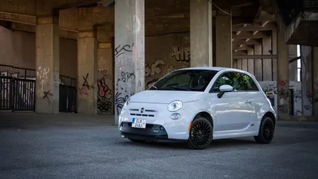 Test ojetého Fiatu 500e: Ze slunné Kalifornie do ucpané Prahy