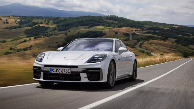 Nové Porsche Panamera Turbo S E-Hybrid ovládlo Nürburgring! Rozdrtilo konkurenci plug-in hybridem