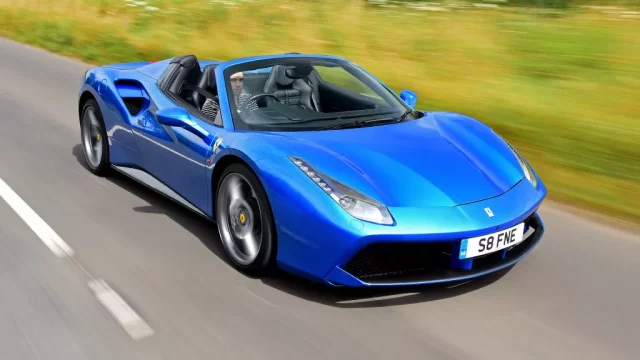 Ferrari uvede elektrický model nejdříve v roce 2023
