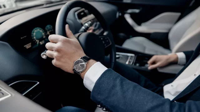 Správné sezení za volantem je základ