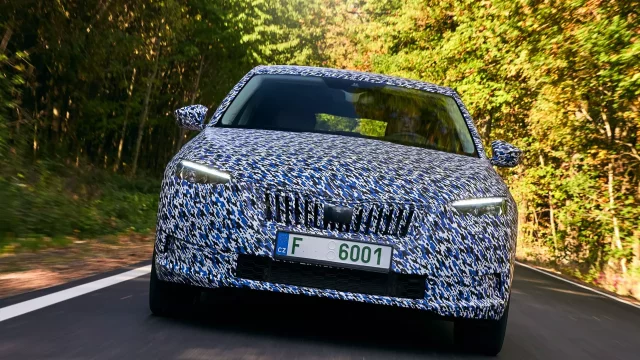 Maskované prototypy aut: Za kamufláží se skrývá tajemství i umění