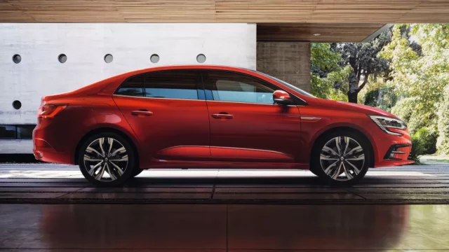 Francouzi představují modernizovaného a levnějšího soupeře Octavie