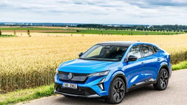 Renault postavil emocionální auto, které odkazuje na historii letectví. Model Rafale má českému zákazníkovi co nabídnout