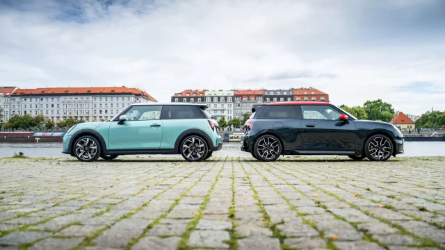 Nový Mini Cooper nabízí dva odlišné světy. Spojuje je ovšem zábavnost i atraktivní design
