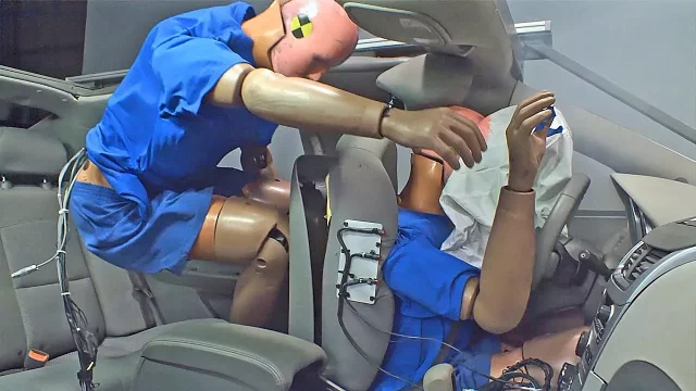 Nepoutáte se na zadních sedadlech? Podívejte se, co se vám může stát