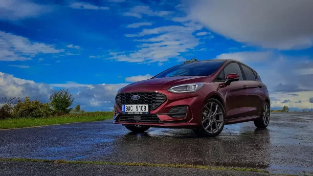 Test Ford Fiesta 1.0 EcoBoost Hybrid pohledem ženy: Když si malej a pořád šikovnej