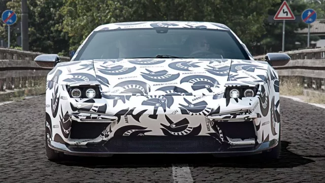 Ares Panther je unikátní supersport, který navrací zakázané „mrkačky“