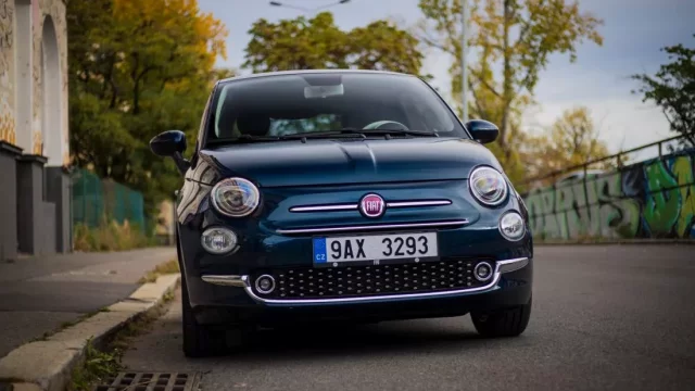 Fiat 500 je nejvíc roztomilé auto na trhu, které chytne za srdce i drsňáky