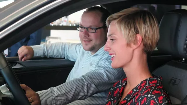 Populární herečka a zpěvačka jezdila ve sporťáku jako pirát, nyní vsadila na Volkswagen Tiguan (rozhovor)