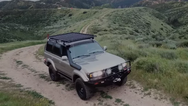 Slavný komik nechal zrenovovat svoji Toyotu Land Cruiser. Je lepší než z továrny