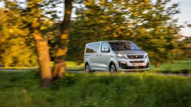 Peugeot Traveller 2.0 BlueHDI 180: Celkem úsporný obřík (test spotřeby)