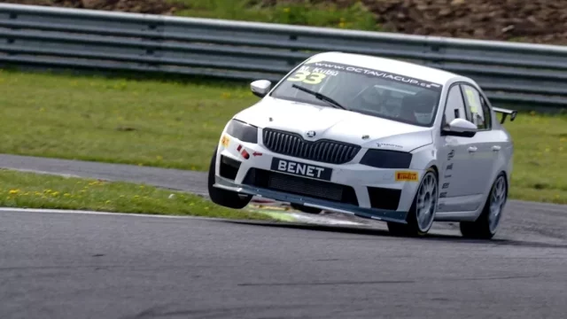 Test Škoda Octavia RS Cup 2019: Za volantem českého pohárového závoďáku